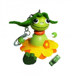 Drevený prívesok na kľúče - žabka dievčatko s listom
